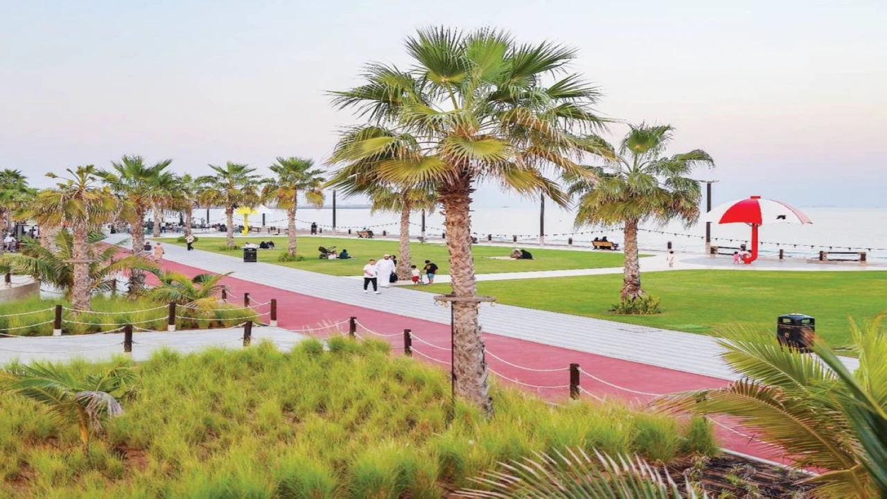 شواطئ البلاد تشهد إقبالاً كبيراً خلال عطلة العيد